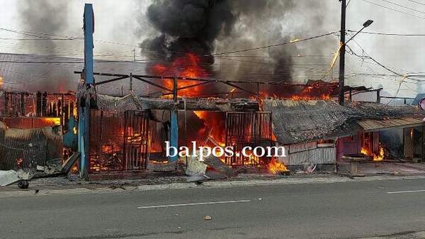 Elpiji Warung Ayam Geprek Bocor, 5 Bangunan Terbakar