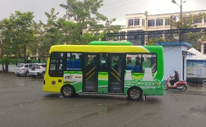 Tak Punya Aplikasi ini Dilarang Naik Bus Trans Banjarbakula