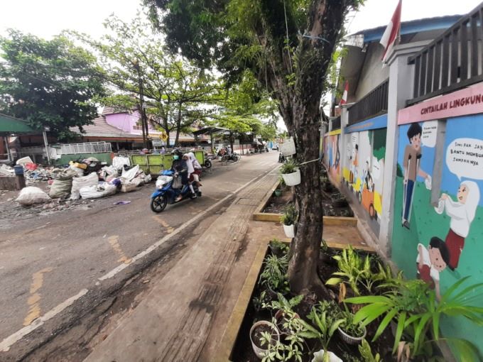 Licin dan bau, dekat sarana pendidikan, susah pindah TPS Kampung Gadang