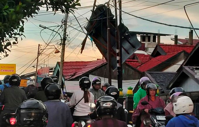 Pasca Angin Kencang di Banjarmasin, Kerusakan Jaringan Listrik Terselesaikan