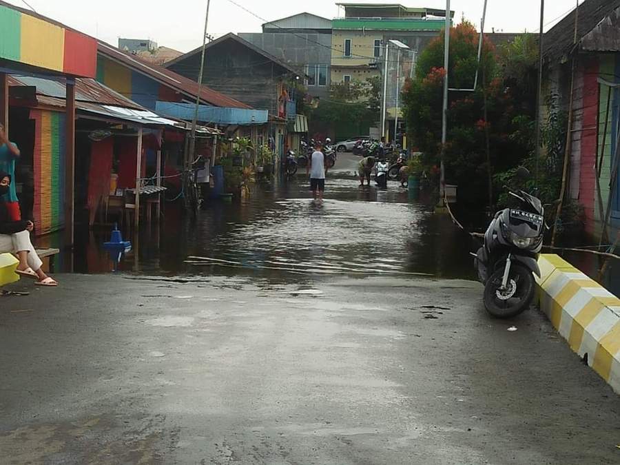 Banjir Surut di Pangkalan Bun, Giliran Bau Amis Menyerang