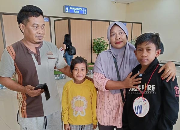 Viral karena terdampar di Bandara Soetta Jakarta, Ripansyah akhirnya bertemu dengan keluarganya